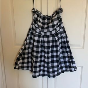 Black and white strapless plaid dress